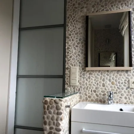 Family 200m From 3 Bedrooms 2 Bathrooms Terrace 公寓